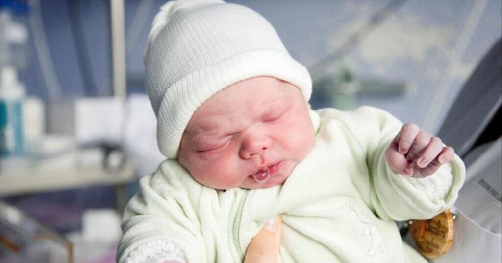 20 Superbes prénoms de petites filles oubliés au fil du temps-min