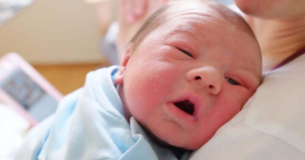 20 idées de vieux prénoms classiques pour garçons-min