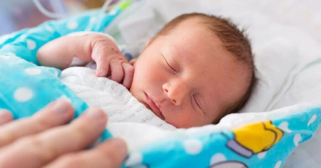 Ces adorables prénoms anciens reviennent sur le devant de la scène pour garçons-min