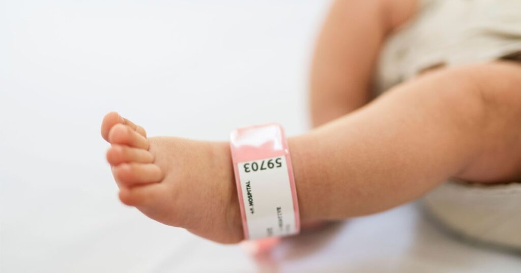 Elle regrette le prénom donné à sa fille car personne ne sait le prononcer-min