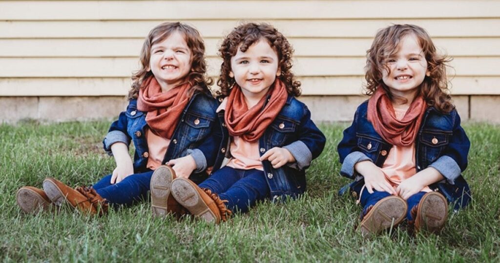 Les prénoms de ces triplés sont si étranges que l'école soupçonne une erreur-min