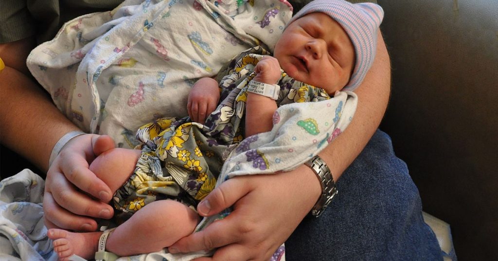 Elle crée le pire prénom pour sa fille, sa signification va lui nuire-min