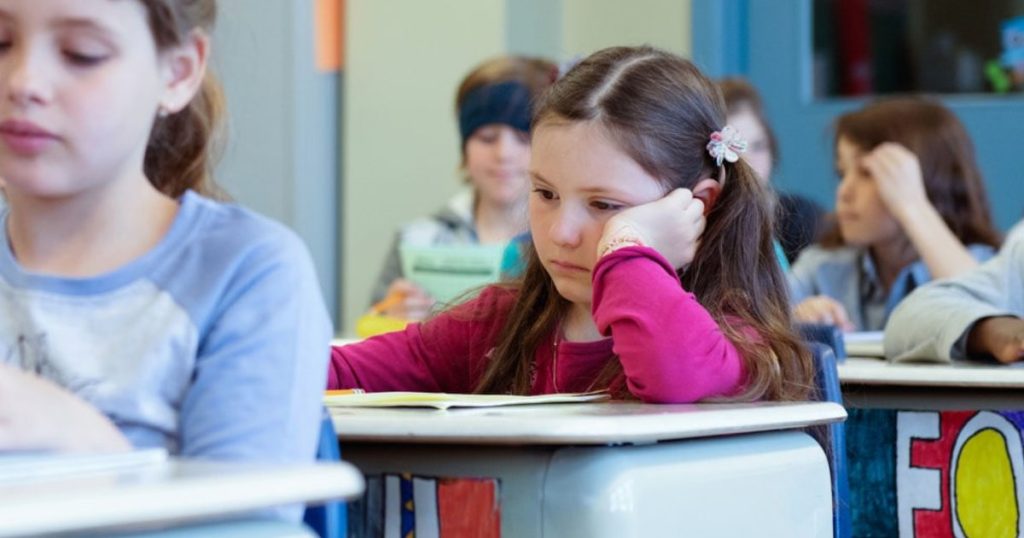une mère déscolarise ses filles après qu’elles ont appris à lire-min