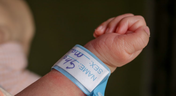 voici les deux prenoms tendances 2025-min