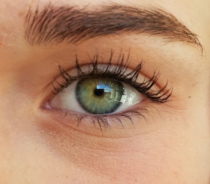 yeux vert 2-min